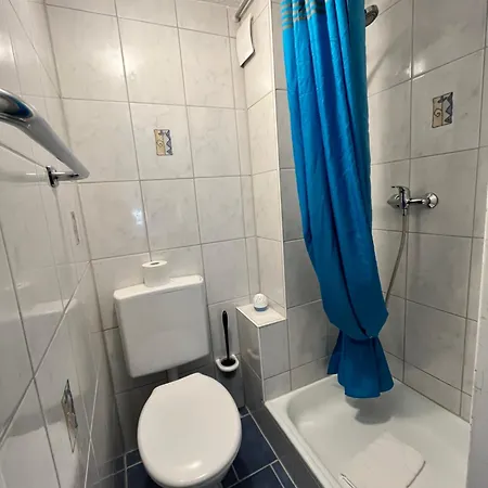 Gaestehaus Am Hafen Kro 3*